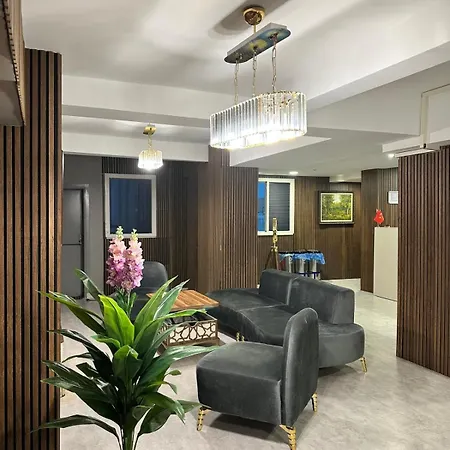 Hotel Mir Palace
